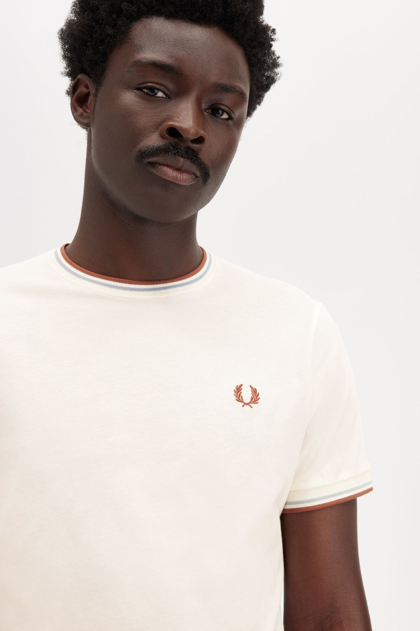 Fred Perry Twin Tipped T-Shirt Ecru / Silver Blue / Cinnamon