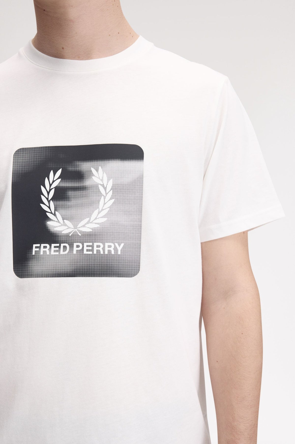 Fred Perry Laurel Wreath Digital T-Shirt Snow White
