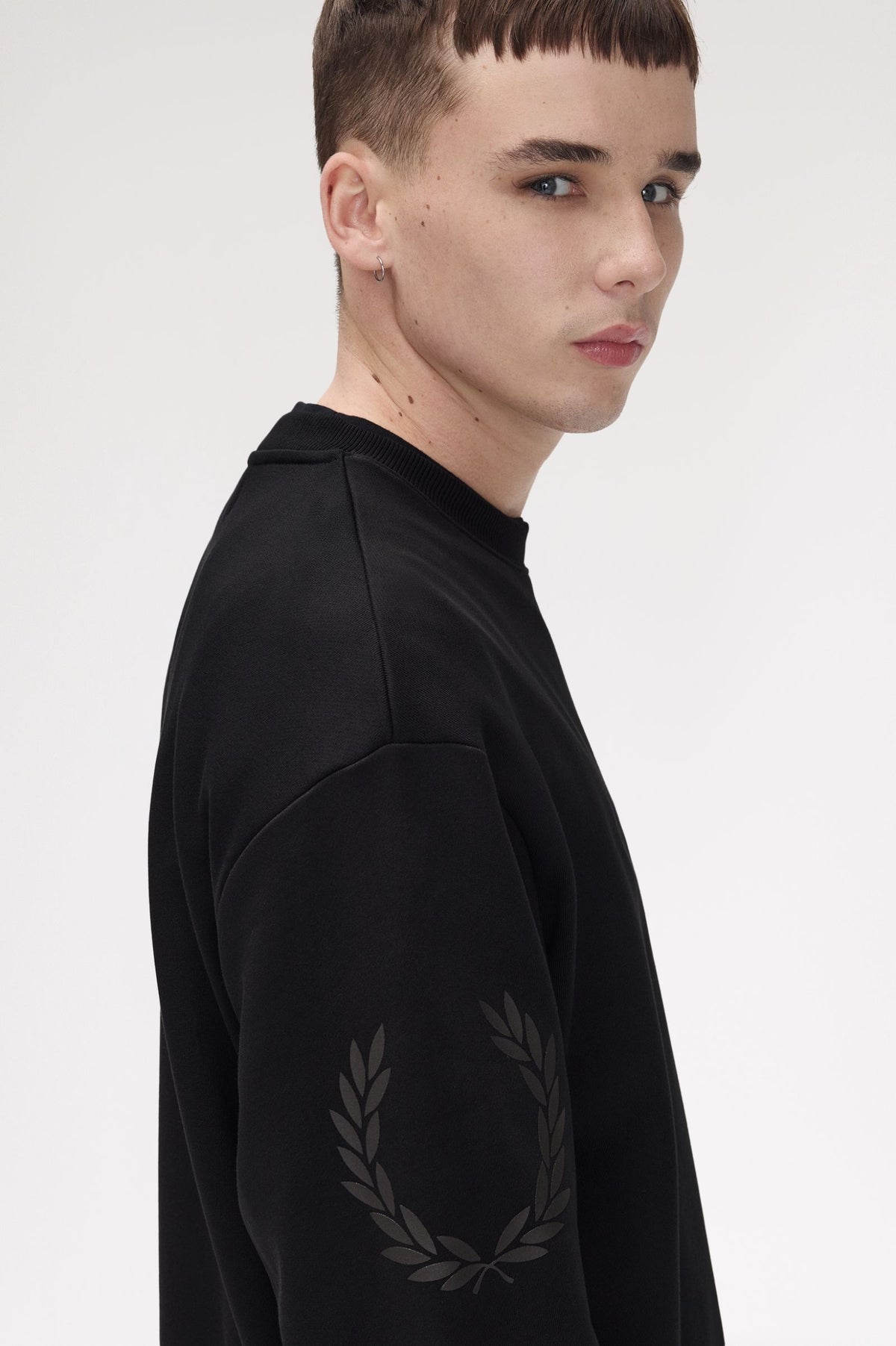 Fred Perry Reflective Laurel Wreath Sweatshirt Black
